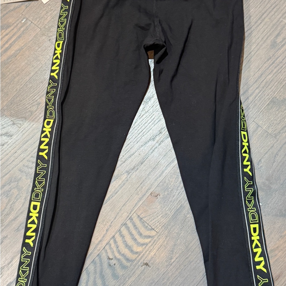 DKNY Black Leggings with Vibrant Yellow Logo 7/8th‎ length tight free Medium